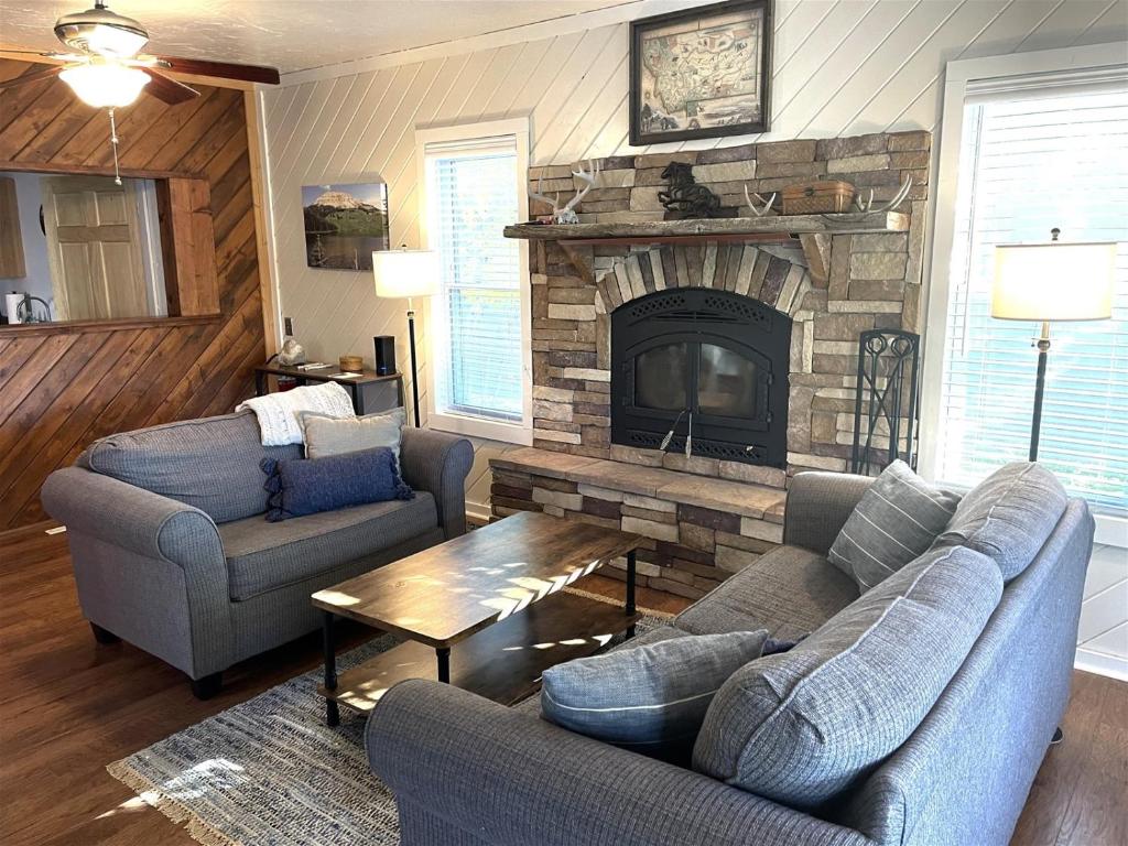 Dog Friendly Blue House by AAA Red Lodge Rentals (Red Lodge)