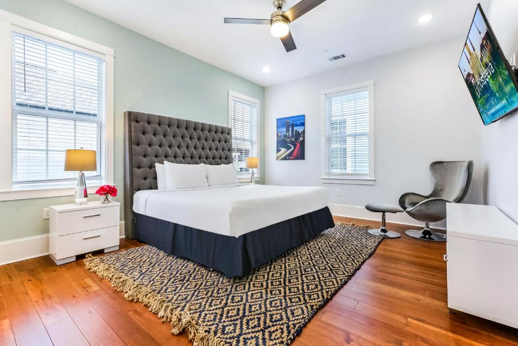 Hosteeva Spacious Condo Ideal for Family Gatherings & Special Occasions
