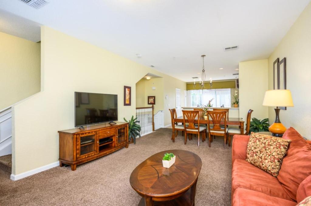 NEW LISTING Beautiful Townhome - 4023