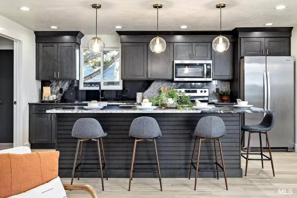 Mid Century Modern Boise-River Bungalow w/ Hot Tub (Boise) 