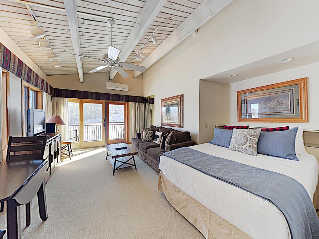 Timberline Condominium Studio Deluxe Unit 318
