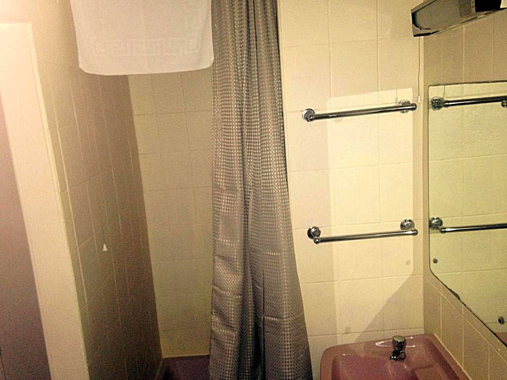 Peek-a-Booze - Budget Hotel - Adults Only: Budget Double Room - Adults Only